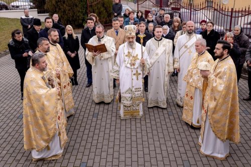 Biserica „Sfântul Ioan Botezătorul” din Parohia Alba Iulia-Tolstoi a fost târnosită Poza 283406