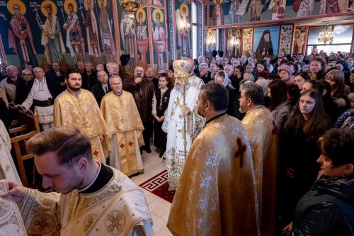 Biserica „Sfântul Ioan Botezătorul” din Parohia Alba Iulia-Tolstoi a fost târnosită Poza 283409