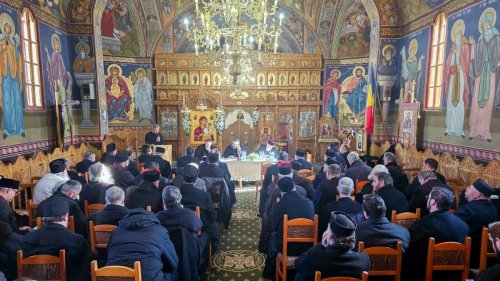 Liturghie arhierească și sfințire de casă socială la Parohia Boboiești Poza 284294