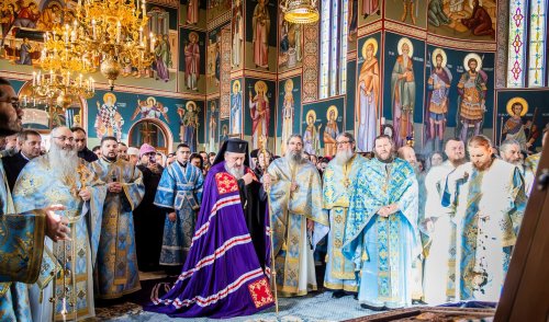Comuniunea sfinţilor la hramul istoric al Mănăstirii Sihăstria Putnei Poza 289856