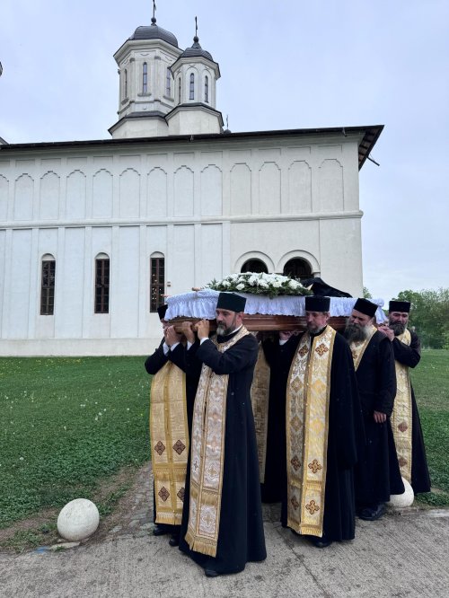 Economul Mănăstirii Cernica a fost îngropat în cimitirul lavrei ilfovene Poza 292285