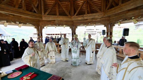 Sfânta Liturghie arhierească la Mănăstirea Bârsana, Maramureş Poza 292220