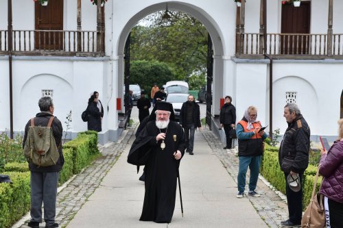 Rugăciune de laudă adusă Mucenicului Gheorghe la Mănăstirea Cernica Poza 292985
