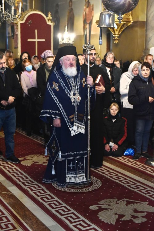 Rugăciune de laudă adusă Mucenicului Gheorghe la Mănăstirea Cernica Poza 293001