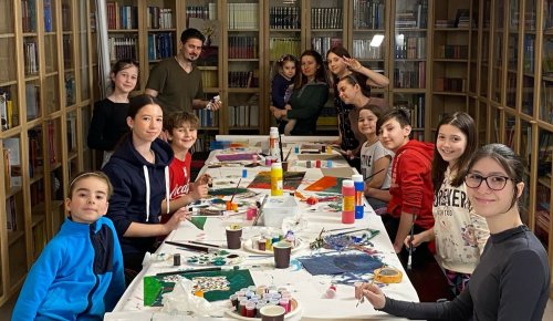 Bucuria primei expoziții pentru micii pictori români din Bergen Poza 293065