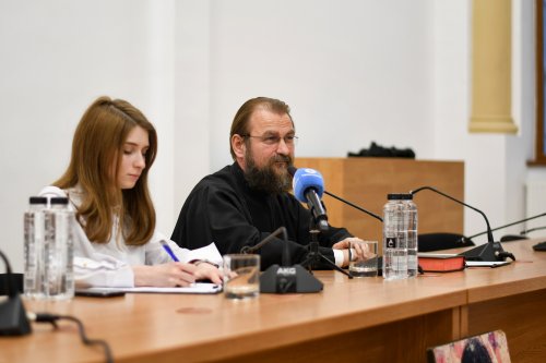 Conferința „Sfânta Scriptură, răspuns la întrebările tinerilor”, organizată de ASCOR în București Poza 293180