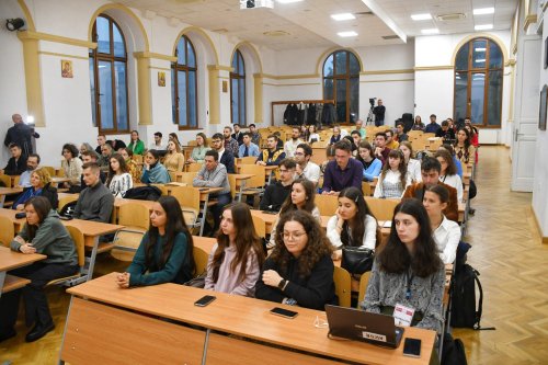 Conferința „Sfânta Scriptură, răspuns la întrebările tinerilor”, organizată de ASCOR în București Poza 293181