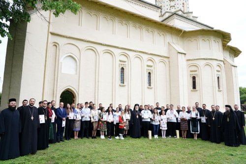 Premierea tinerilor misionari din Arhiepiscopia Târgoviștei Poza 293400