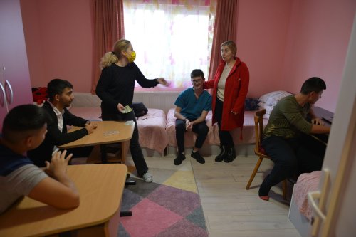 Case pline de iubire şi ajutor pentru  copiii cu dizabilităţi la Alba Iulia Poza 292435