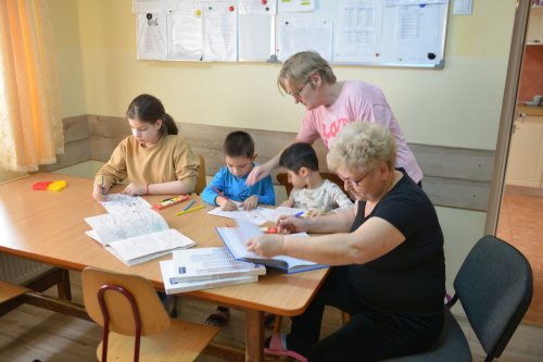 Case pline de iubire şi ajutor pentru  copiii cu dizabilităţi la Alba Iulia Poza 292438