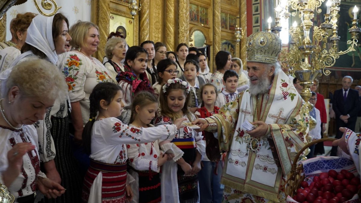 Comuniune și bucurie pascală în Arhiepiscopia Dunării de Jos