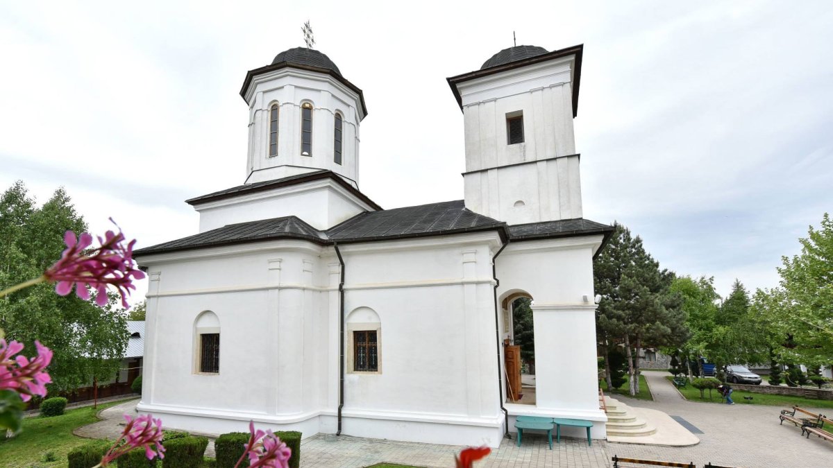 Sclipirile Luminii: Mănăstirea Nucet din judeţul Dâmboviţa