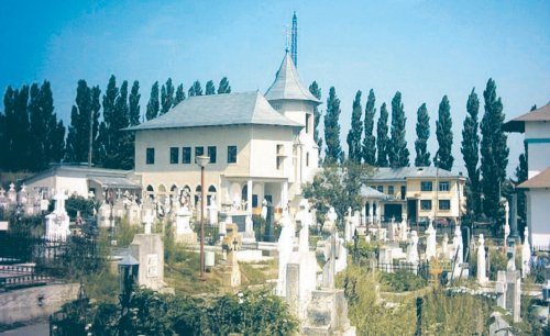 200 de ani de istorie pentru biserica cimitirului din Fălticeni