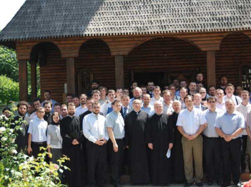 O nouă promoţie de absolvenţi la masterul în teologie, la Arad