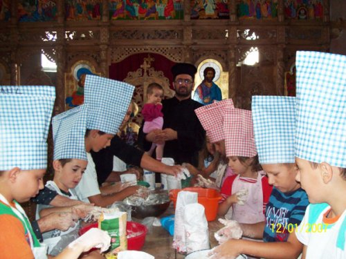 Copiii din Rohani au copt pâine pentru slujbe