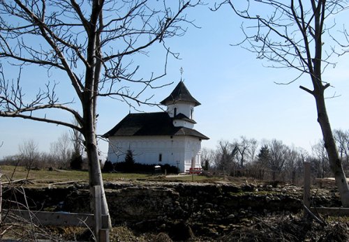 Mănăstirea Turnu renaşte din ruine