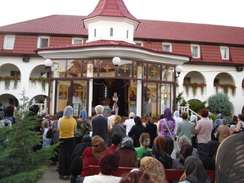 Slujire arhierească la Mănăstirea Arad-Gai