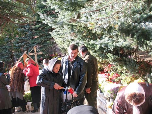 Parastas pentru părintele Arsenie Boca la Mănăstirea Prislop
