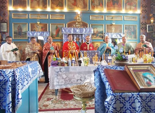 Credincioşii din Dorgoş în zi de sărbătoare