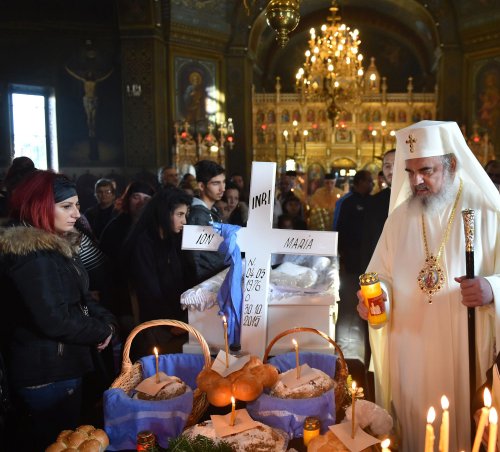Patriarhul României, în mijlocul familiilor îndoliate