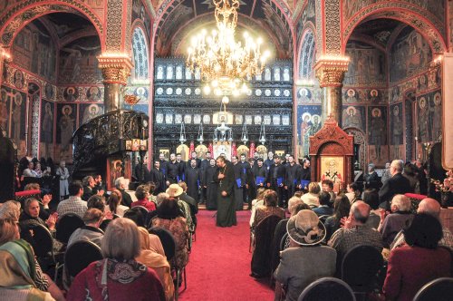 Corala „Te Deum Laudamus” a susţinut un concert la Parohia „Miron Patriarhul”