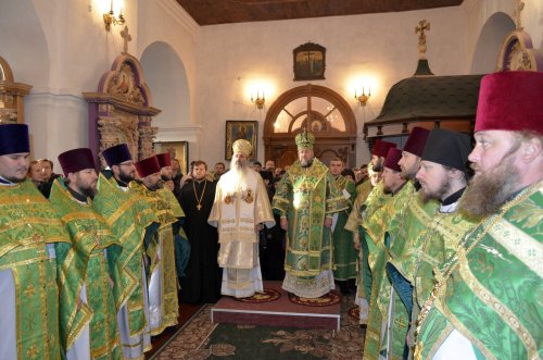 O părticică din moaştele Sfântului Paisie de la Neamţ, dăruită Mănăstirii Poltava de IPS Părinte Mitropolit Teofan
