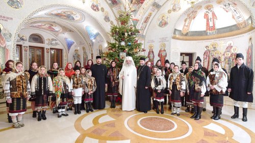 Cete de colindători la Reşedinţa Patriarhală