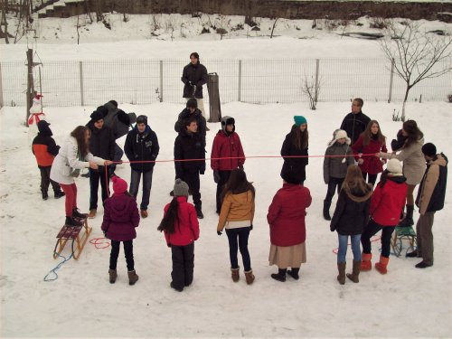 Tabără de iarnă pentru adolescenți în vacanța inter - semestrială la Mărișel, Cluj 