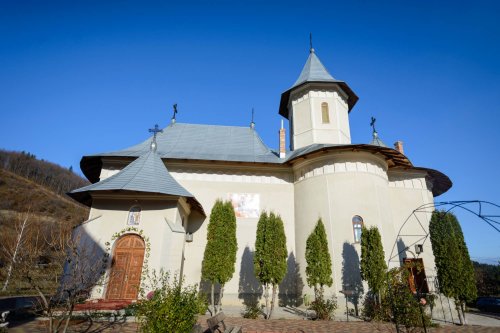 Slujire arhierească la hramul Mănăstirii Peştera