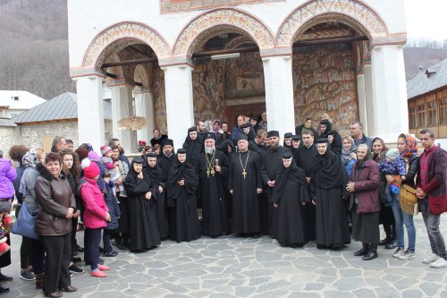Liturghie arhierească la Mănăstirea Polovragi