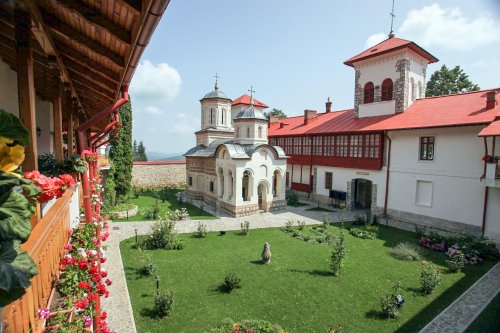 Mănăstirea Arnota, izvor de binecuvântare şi sfinţenie