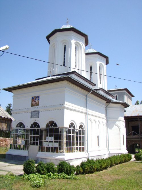 Hramul mănăstirii vâlcene Morunglavu