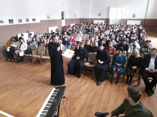 Manifestări dedicate tinerilor la Ungheni, Mureș