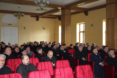 Preoţii din Protoieria Craiova Sud, în conferinţă