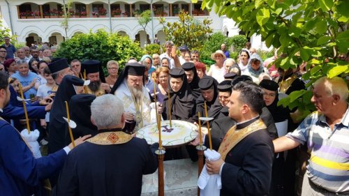Sărbătoarea Sfintei Treimi la mănăstiri istorice