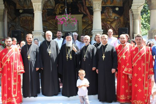 Sfinte Liturghii arhiereşti la Craiova şi Râmnic