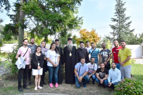 Tineri arabi ortodocși în vizită la ctitorii brâncovenești din Arhiepiscopia Râmnicului