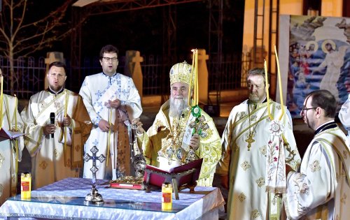 Lumina Sfântă, oferită credincioșilor din Craiova