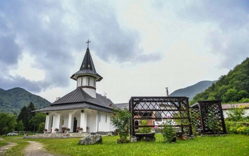 Mănăstirea Poiana Mărului din Caraș-Severin își cinstește ocrotitorul