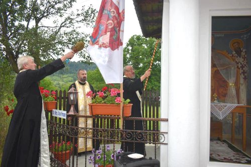O nouă troiță a fost sfințită în Parohia „Buna Vestire” din comuna Mănăstirea Cașin