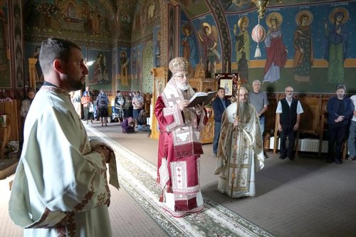 Slujire arhierească la mănăstirea argeșeană Văleni