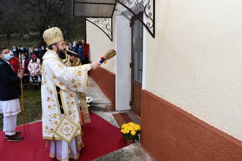 Sfințirea bisericii Parohiei Globurău din Caraș-Severin 