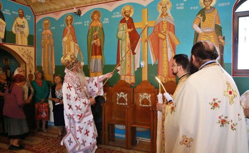 Pictura bisericii din Fântânele, Iași, sfințită de Mitropolitul Moldovei și Bucovinei