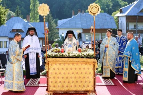 Sărbătoare la o mănăstire istorică din Buzău în plin proces de reorganizare