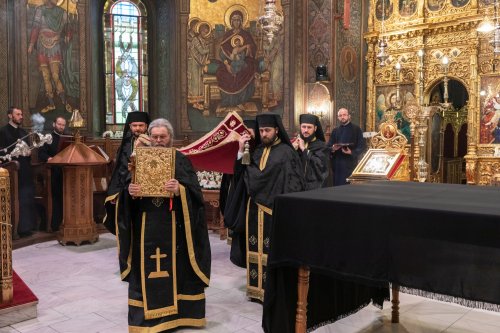 La Catedrala Patriarhală a fost așezat spre închinare Sfântul Epitaf