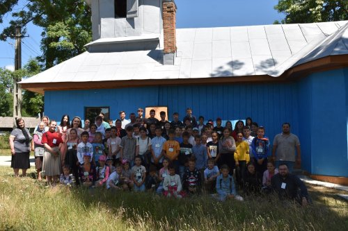 Zeci de copii în tabără la Vovriești, Vaslui
