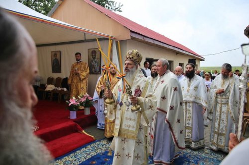 Biserica din Bărbătești a primit haina luminoasă a sfințirii