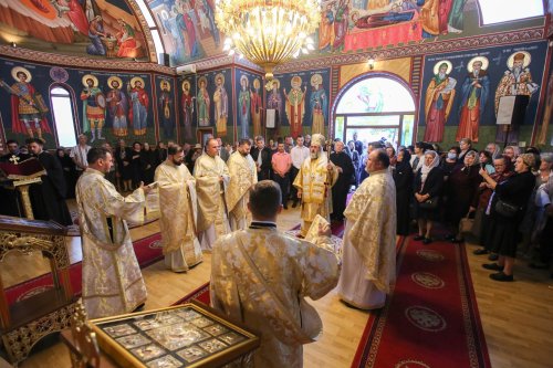 Fresca Bisericii „Sfinții Trei Ierarhi” din Focșani a fost sfințită