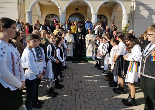 Vizită arhierească în Parohia „Platoul Romanilor” din Alba Iulia