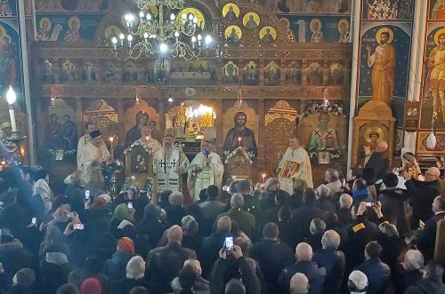 Mitropolitul Moldovei și Bucovinei la hramul Bisericii „Sfântul Spiridon” din Târgu Neamț